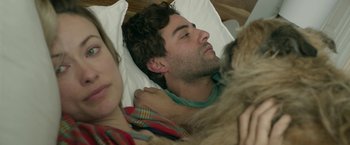 Movie still from “Life Itself” (2018), directed by Dan Fogelman – A man laying in a bed with a woman and a cat; Close Up shot, Over the shoulder angle
