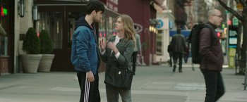 Movie still from “Life Itself” (2018), directed by Dan Fogelman – A man and a woman talking on the sidewalk; Medium shot, Over the shoulder angle