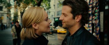 Movie still from “Limitless” (2011), directed by Neil Burger – A man and a woman standing next to each other on the street; Close Up shot, Over the shoulder angle