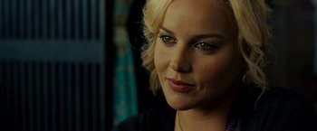 Movie still from “Limitless” (2011), directed by Neil Burger – A person with blonde hair; Close Up shot, Over the shoulder angle