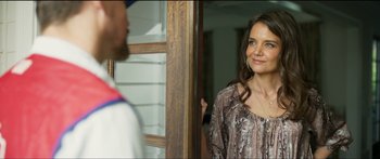 Movie still from “Logan Lucky” (2017), directed by Steven Soderbergh – A woman standing in front of a man in front of a mirror; Close Up shot, Over the shoulder angle