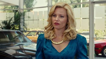 Movie still from “Love & Mercy” (2014), directed by Bill Pohlad – A woman with blonde hair wearing a blue dress; Close Up shot, Over the shoulder angle
