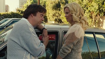 Movie still from “Love & Mercy” (2014), directed by Bill Pohlad – A man and a woman standing next to each other in front of a car; Medium shot, Over the shoulder angle
