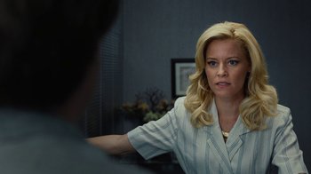 Movie still from “Love & Mercy” (2014), directed by Bill Pohlad – A woman in a white shirt is sitting in a room; Close Up shot, Over the shoulder angle