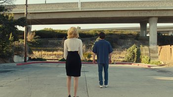 Movie still from “Love & Mercy” (2014), directed by Bill Pohlad – A man and a woman are walking on the sidewalk; Wide shot, Low angle