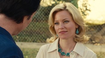 Movie still from “Love & Mercy” (2014), directed by Bill Pohlad – A blonde woman wearing a turquoise necklace talking to a man; Close Up shot, Over the shoulder angle