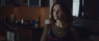 Movie still from “Little Fish” (2020), directed by Chad Hartigan – A young woman is standing in a kitchen; Close Up shot, Over the shoulder angle