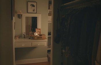 Movie still from “Marcel the Shell with Shoes On” (2021), directed by Dean Fleischer Camp – A dressing room with a mirror and a vanity; Wide shot, High angle