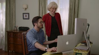Movie still from “Marcel the Shell with Shoes On” (2021), directed by Dean Fleischer Camp – A man and a woman are looking at a laptop computer; Medium shot, High angle