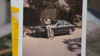 Movie still from “Marcel the Shell with Shoes On” (2021), directed by Dean Fleischer Camp – A man standing in front of a car on the street; Wide shot, High angle