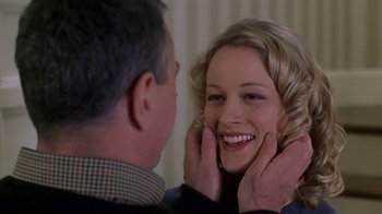 Movie still from “Meet the Parents” (2000), directed by Jay Roach – A man and a woman smiling at each other in front of a mirror; Close Up shot, Over the shoulder angle