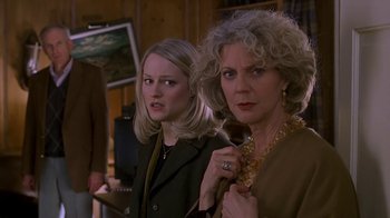 Movie still from “Meet the Parents” (2000), directed by Jay Roach – Two women standing next to each other in front of a computer monitor; Medium shot, Over the shoulder angle
