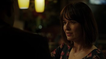 Movie still from “Men, Women & Children” (2014), directed by Jason Reitman – A woman sitting in front of a laptop computer; Close Up shot, Over the shoulder angle