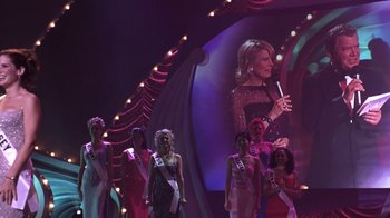 Movie still from “Miss Congeniality” (2000), directed by Donald Petrie – A group of women standing in front of a large screen; Wide shot, Low angle