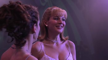 Movie still from “Miss Congeniality” (2000), directed by Donald Petrie – A woman in a white dress is looking at a woman in a white dress; Close Up shot, Over the shoulder angle