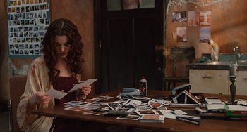 Movie still from “Love & Other Drugs” (2010), directed by Edward Zwick – Medium shot, High angle