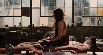 Movie still from “Love & Other Drugs” (2010), directed by Edward Zwick – Wide shot, High angle
