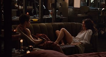 Movie still from “Love & Other Drugs” (2010), directed by Edward Zwick – Wide shot, High angle