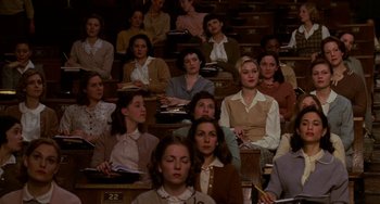 Movie still from “Mona Lisa Smile” (2003), directed by Mike Newell – A group of people sitting in a lecture hall; Wide shot, High angle