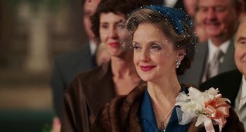 Movie still from “Mona Lisa Smile” (2003), directed by Mike Newell – A woman in a blue hat and a fur coat; Close Up shot, Over the shoulder angle