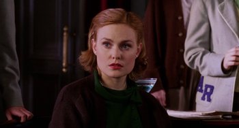 Movie still from “Mona Lisa Smile” (2003), directed by Mike Newell – A person wearing a green shirt; Close Up shot, Over the shoulder angle