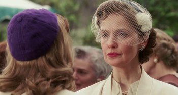 Movie still from “Mona Lisa Smile” (2003), directed by Mike Newell – A woman wearing a veil talking to another woman; Close Up shot, Over the shoulder angle
