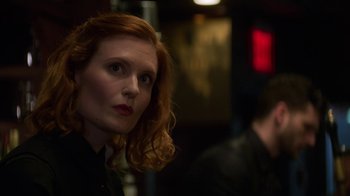 Movie still from “Money Monster” (2016), directed by Jodie Foster – A person with long red curly hair; Close Up shot, Over the shoulder angle