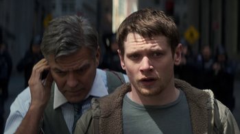 Movie still from “Money Monster” (2016), directed by Jodie Foster – A man and a man in a suit walking down a street; Close Up shot, Over the shoulder angle