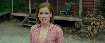 Movie still from “Monster Trucks” (2016), directed by Chris Wedge – A woman in a pink shirt is standing in front of a house; Close Up shot, Over the shoulder angle