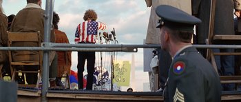 Movie still from “Forrest Gump” (1994), directed by Robert Zemeckis – Medium shot, Over the shoulder angle