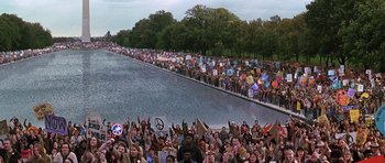 Movie still from “Forrest Gump” (1994), directed by Robert Zemeckis – Extreme Wide shot, High angle