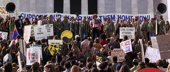 Movie still from “Forrest Gump” (1994), directed by Robert Zemeckis – Wide shot, Overhead angle