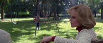 Movie still from “Forrest Gump” (1994), directed by Robert Zemeckis – Medium shot, Over the shoulder angle