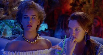 Movie still from “Muriel's Wedding” (1994), directed by P.J. Hogan – Two young women sitting next to each other; Close Up shot, Over the shoulder angle
