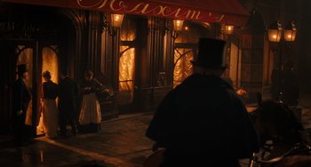 Movie still from “Midnight in Paris” (2011), directed by Woody Allen – A man and a woman standing in front of a building; Wide shot, Over the shoulder angle