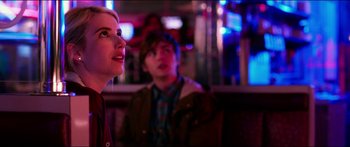 Movie still from “Nerve” (2016), directed by Henry Joost – A woman and a man are standing in front of a neon sign; Close Up shot, Over the shoulder angle