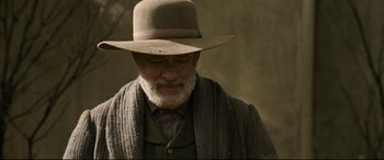 Movie still from “News of the World” (2020), directed by Paul Greengrass – An old man with a beard wearing a hat; Close Up shot, Low angle