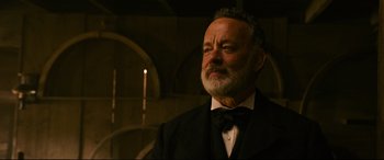 Movie still from “News of the World” (2020), directed by Paul Greengrass – An older man wearing a suit and a bow tie; Close Up shot, Low angle