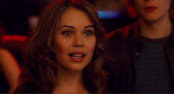 Movie still from “Nick and Norah's Infinite Playlist” (2008), directed by Peter Sollett – A person with long brown hair; Close Up shot, Over the shoulder angle