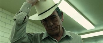 Movie still from “No Country for Old Men” (2007), directed by Joel Coen – An older man wearing a white cowboy hat; Close Up shot, Low angle