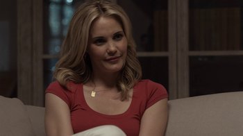 Movie still from “No Good Deed” (2014), directed by Sam Miller – A woman sitting on top of a couch in a living room; Close Up shot, Over the shoulder angle