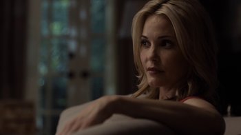 Movie still from “No Good Deed” (2014), directed by Sam Miller – A woman sitting on top of a couch in a living room; Close Up shot, Over the shoulder angle