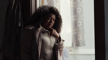 Movie still from “No Good Deed” (2014), directed by Sam Miller – A woman in a white jacket standing in front of a window; Medium shot, Over the shoulder angle