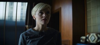 Movie still from “No Sudden Move” (2021), directed by Steven Soderbergh – A woman with blonde hair looking up at the ceiling; Close Up shot, Low angle