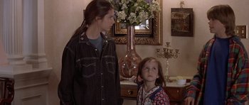 Movie still from “Mrs. Doubtfire” (1993), directed by Chris Columbus – Two young girls standing next to each other in front of a mirror; Medium shot, Over the shoulder angle