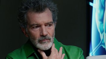 Movie still from “Pain and Glory” (2019), directed by Pedro Almodóvar – An older man in a green shirt is touching his chin; Close Up shot, Over the shoulder angle
