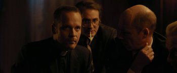 Movie still from “Pawn Sacrifice” (2014), directed by Edward Zwick – A group of men standing next to each other in a dark room; Close Up shot, High angle