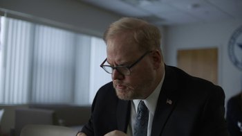 Movie still from “Full Circle” (2023), directed by Steven Soderbergh – Medium shot, Over the shoulder angle