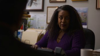 Movie still from “Full Circle” (2023), directed by Steven Soderbergh – A woman sitting at a table in front of a computer; Close Up shot, Over the shoulder angle