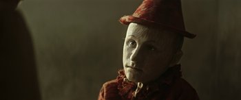 Movie still from “Pinocchio” (2019), directed by Matteo Garrone – A person's face in a red hat; Close Up shot, Low angle